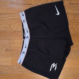 NIKE BRAND SIGNATURE GIRLS BLACK ATHLETIC SHORTS SIZE LARGE